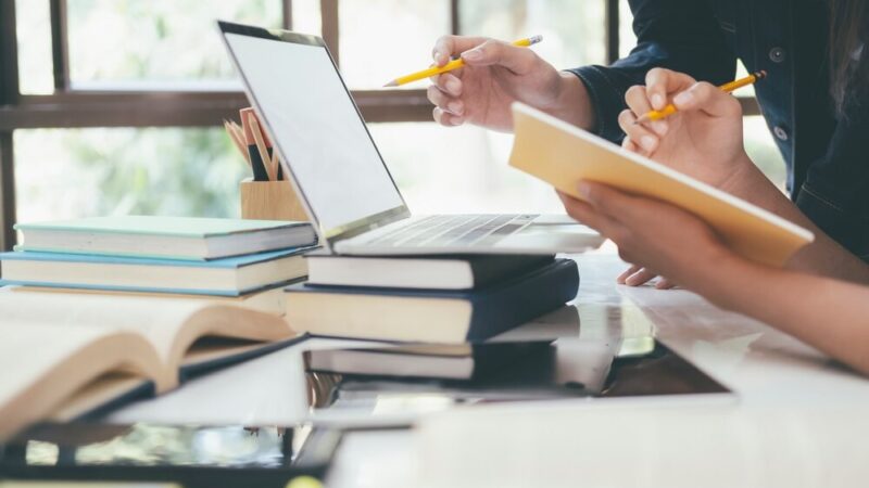 Bezpieczne poruszanie się w sieci dla dzieci