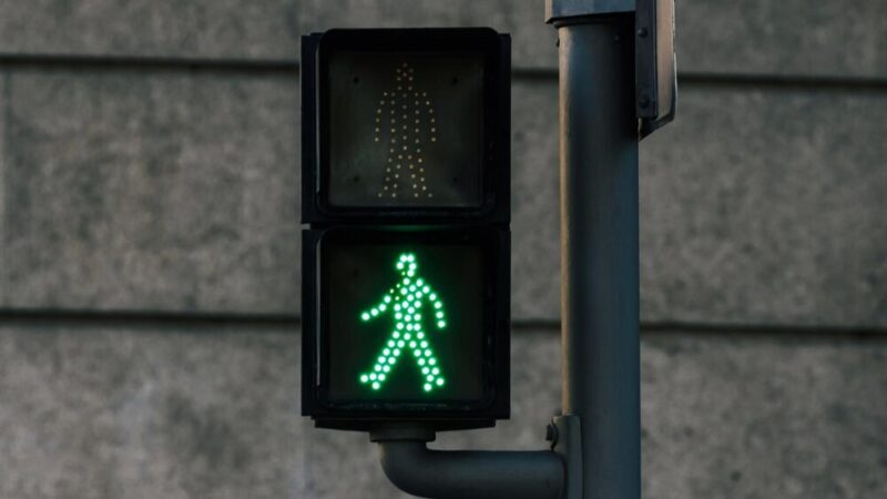 Policjanci edukują seniorów o bezpieczeństwie w Bojszowach