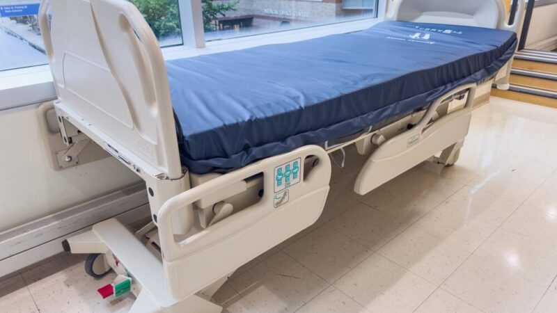 Nowa infolinia „Helpline” wspiera osoby z chorobą Alzheimera i ich opiekunów