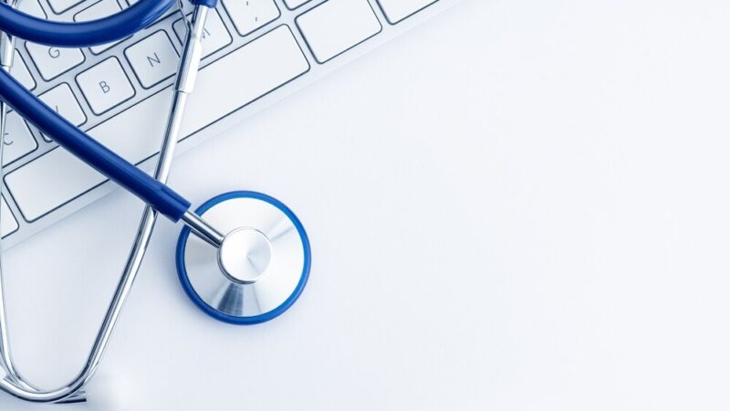 Bezpieczeństwo w sieci: Jak unikać zagrożeń i konsekwencji prawnych?